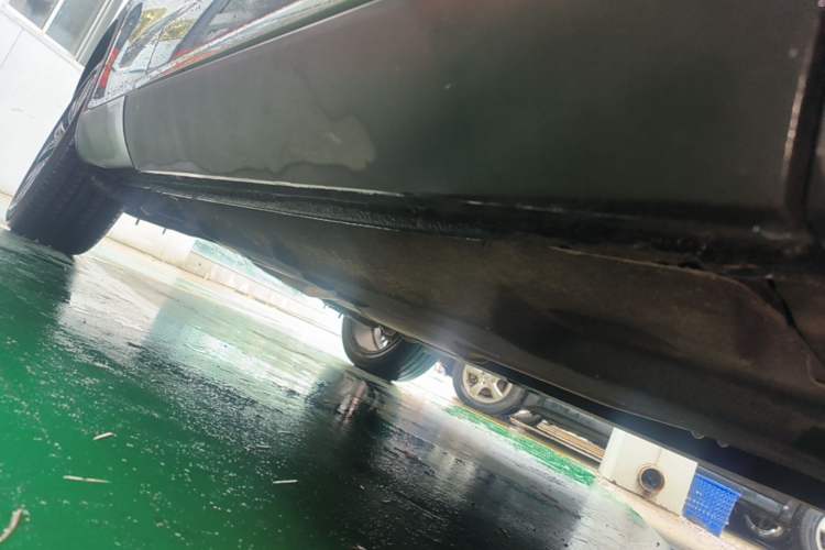 Used Hongqi HS5 2022 Facelifted Version 2.0T Smart Connect Flagship All-Wheel-Drive Edition Right Side Sill