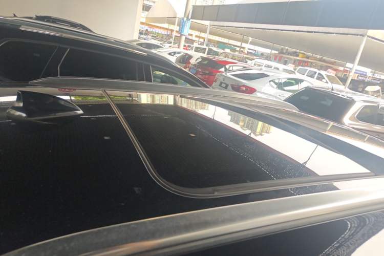 Used Hongqi HS5 2022 Revised Version 2.0T Smart Connect Flagship Edition Roof