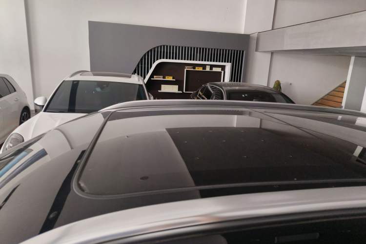 Used Hongqi HS5 2022 Revised Version 2.0T Smart Connect Flagship Edition Roof