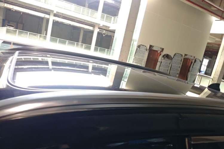 Used Hongqi HS5 2022 Facelifted Version 2.0T Smart Connect Flagship All-Wheel-Drive Edition Roof