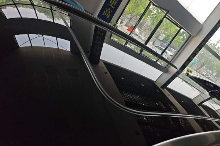 Used Hongqi HS5 2022 Facelifted Version 2.0T Smart Connect Flagship All-Wheel-Drive Edition Roof