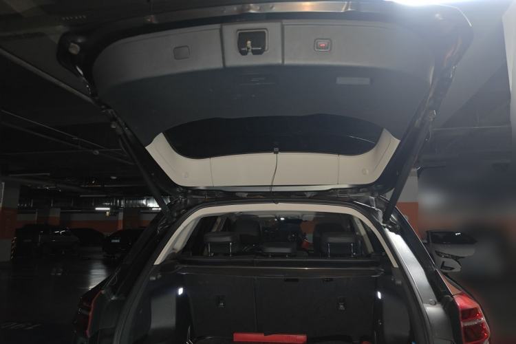 Used Hongqi HS5 2022 Facelifted Version 2.0T Smart Connect Flagship All-Wheel-Drive Edition Trunk