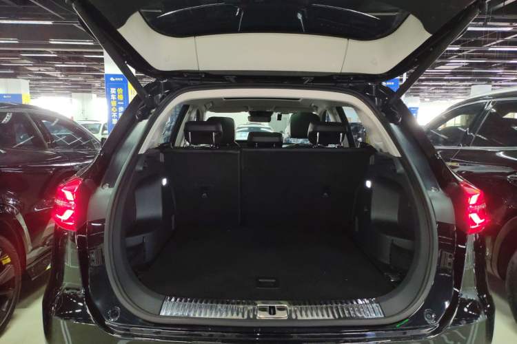 Used Hongqi HS5 2022 Revised Version 2.0T Smart Connect Flagship Edition Trunk