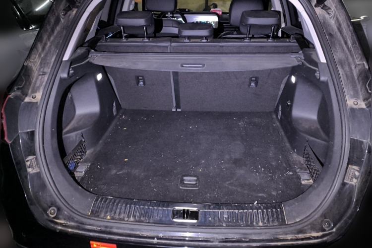 Used Hongqi HS5 2022 Revised Version 2.0T Smart Connect Flagship Edition Trunk