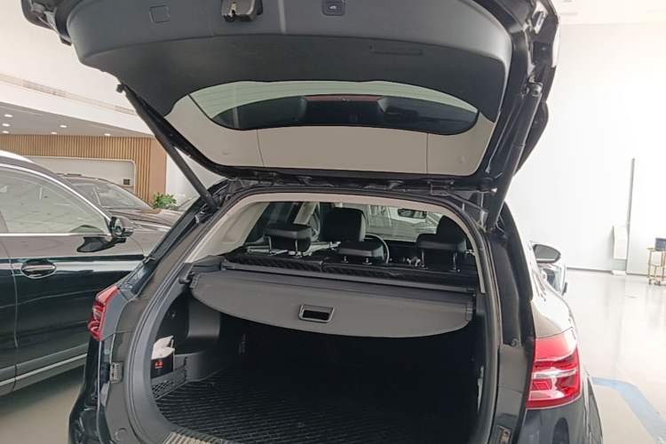 Used Hongqi HS5 2022 Revised Version 2.0T Smart Connect Flagship Edition Trunk