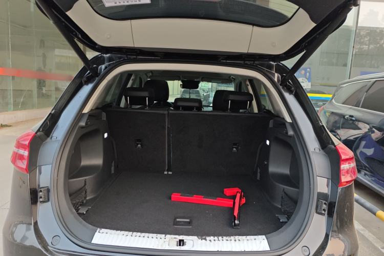 Used Hongqi HS5 2022 Revised Version 2.0T Smart Connect Flagship Edition Trunk