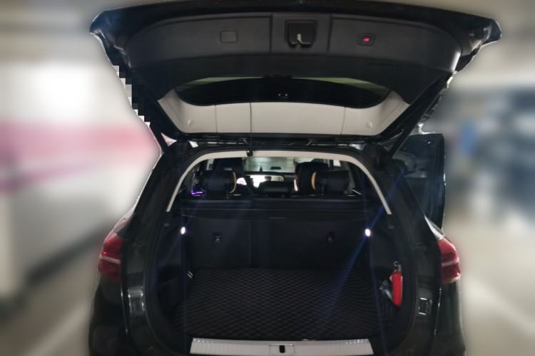 Used Hongqi HS5 2022 Facelifted Version 2.0T Smart Connect Flagship All-Wheel-Drive Edition Trunk