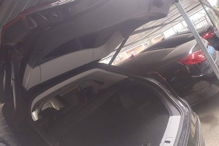 Used Hongqi HS5 2022 Facelifted Version 2.0T Smart Connect Flagship All-Wheel-Drive Edition Trunk