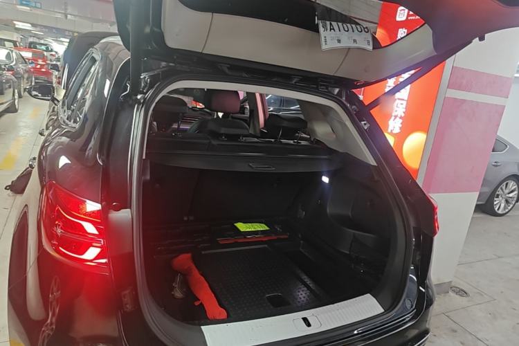 Used Hongqi HS5 2022 Revised Version 2.0T Smart Connect Flagship Edition Trunk