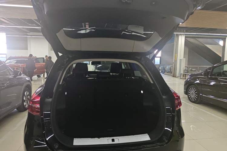 Used Hongqi HS5 2022 Revised Version 2.0T Smart Connect Flagship Edition Trunk