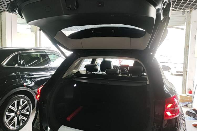 Used Hongqi HS5 2022 Revised Version 2.0T Smart Connect Flagship Edition Trunk