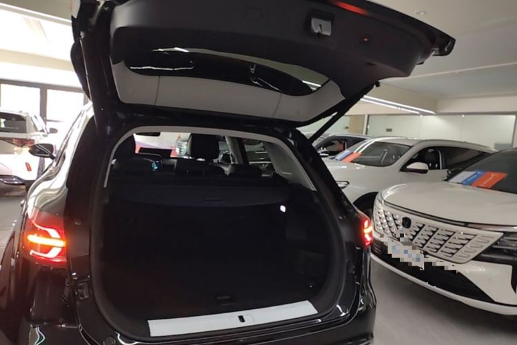 Used Hongqi HS5 2022 Facelifted Version 2.0T Smart Connect Flagship All-Wheel-Drive Edition Trunk