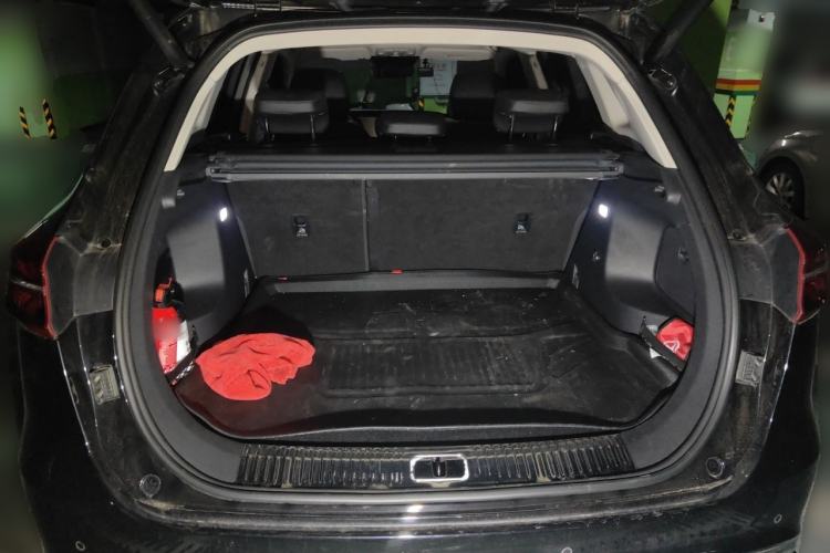 Used Hongqi HS5 2022 Revised Version 2.0T Smart Connect Flagship Edition Trunk