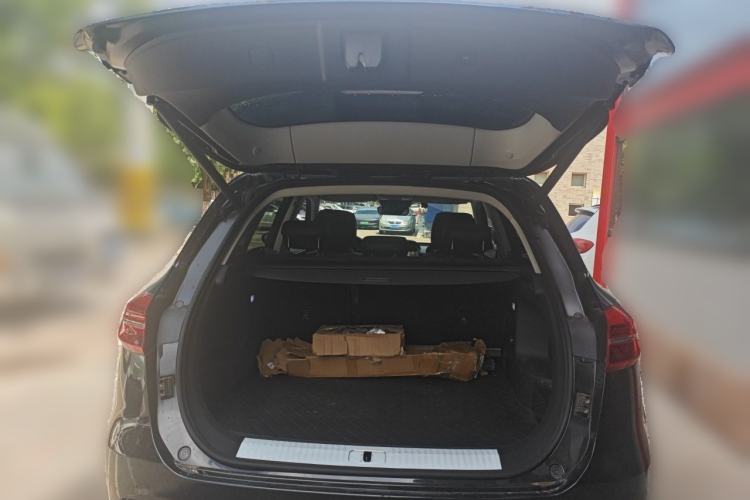 Used Hongqi HS5 2022 Facelifted Version 2.0T Smart Connect Flagship All-Wheel-Drive Edition Trunk