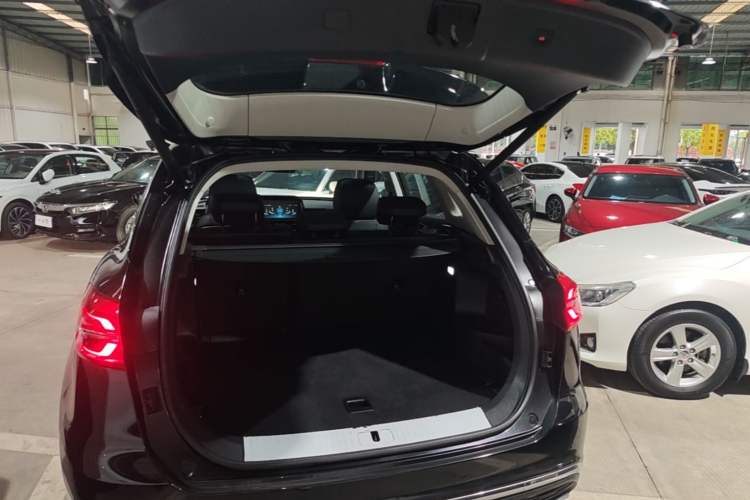 Used Hongqi HS5 2022 Revised Version 2.0T Smart Connect Flagship Edition Trunk