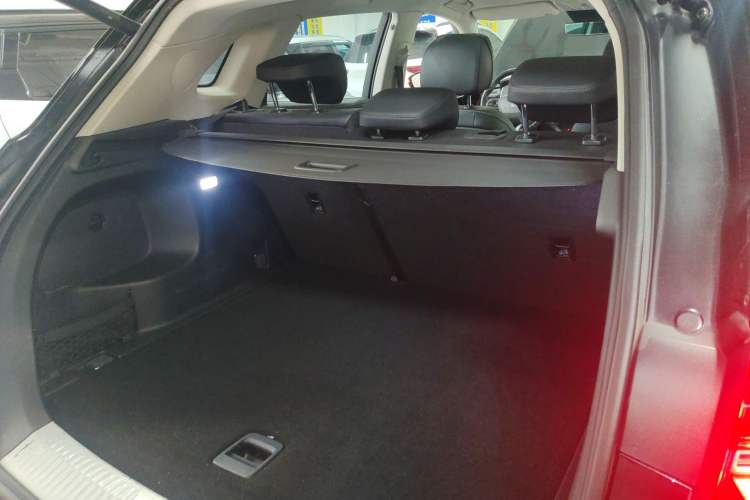 Used Hongqi HS5 2022 Revised Version 2.0T Smart Connect Flagship Edition Trunk