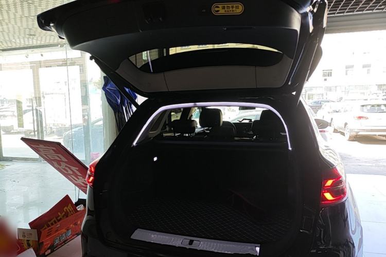Used Hongqi HS5 2022 Facelifted Version 2.0T Smart Connect Flagship All-Wheel-Drive Edition Trunk
