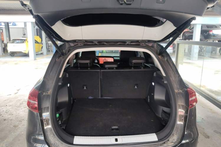 Used Hongqi HS5 2022 Facelifted Version 2.0T Smart Connect Flagship All-Wheel-Drive Edition Trunk