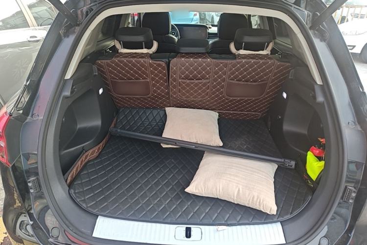 Used Hongqi HS5 2022 Facelifted Version 2.0T Smart Connect Flagship All-Wheel-Drive Edition Trunk