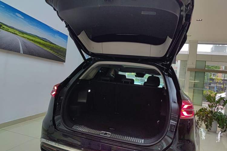 Used Hongqi HS5 2022 Facelifted Version 2.0T Smart Connect Flagship All-Wheel-Drive Edition Trunk