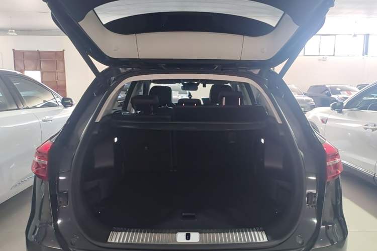 Used Hongqi HS5 2022 Revised Version 2.0T Smart Connect Flagship Edition Trunk