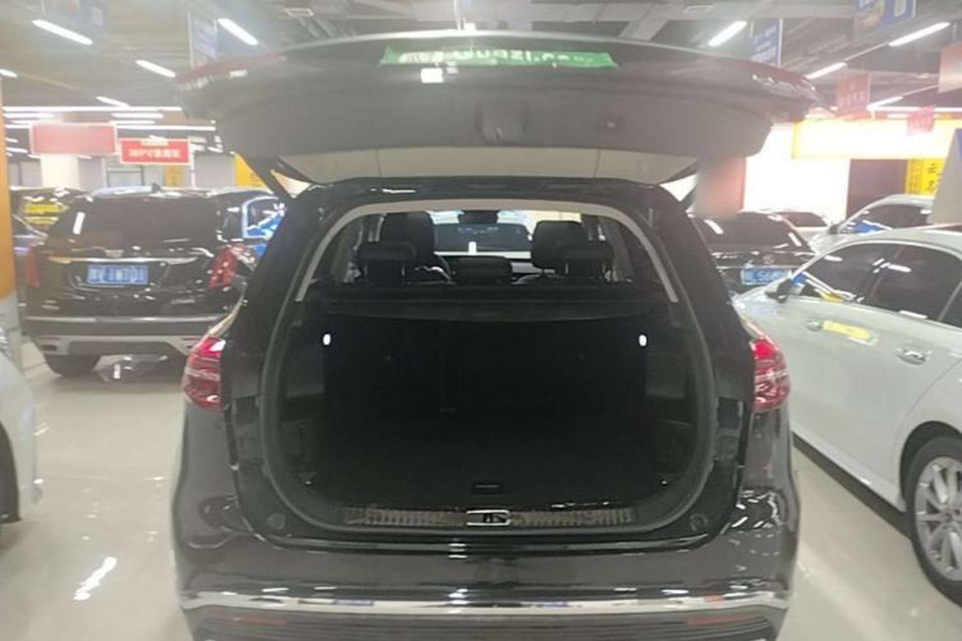 Used Hongqi HS5 2022 Revised Version 2.0T Smart Connect Flagship Edition Trunk