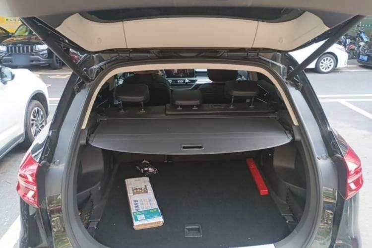 Used Hongqi HS5 2022 Facelifted Version 2.0T Smart Connect Flagship All-Wheel-Drive Edition Trunk