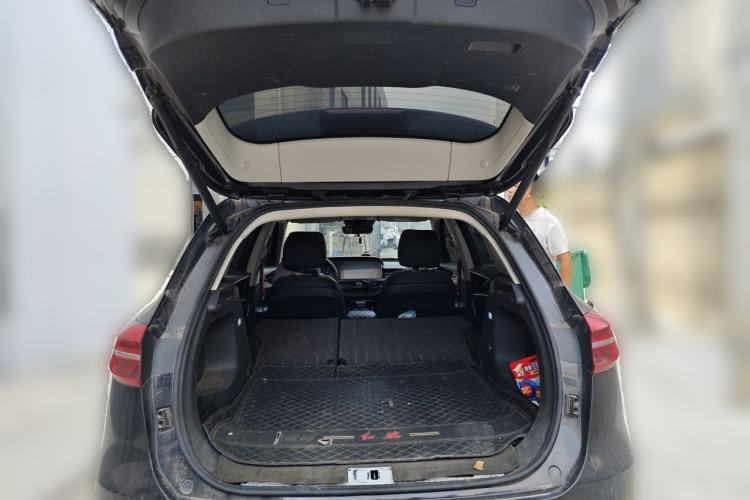 Used Hongqi HS5 2022 Revised Version 2.0T Smart Connect Flagship Edition Trunk