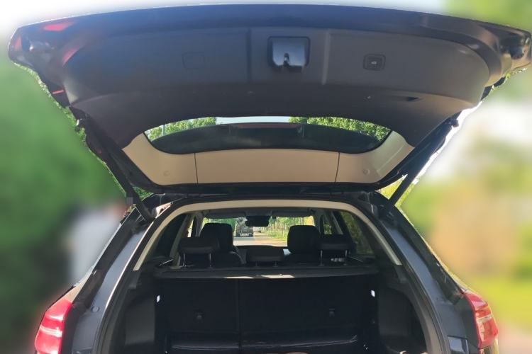Used Hongqi HS5 2022 Facelifted Version 2.0T Smart Connect Flagship All-Wheel-Drive Edition Trunk