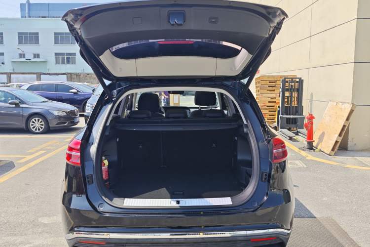 Used Hongqi HS5 2022 Revised Version 2.0T Smart Connect Flagship Edition Trunk