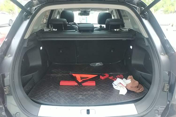 Used Hongqi HS5 2022 Revised Version 2.0T Smart Connect Flagship Edition Trunk