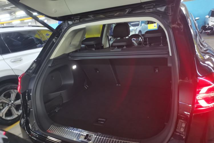 Used Hongqi HS5 2022 Revised Version 2.0T Smart Connect Flagship Edition Trunk