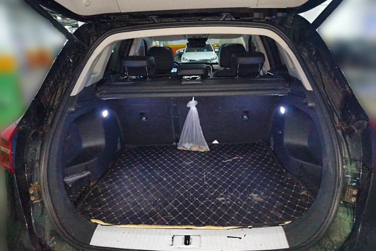 Used Hongqi HS5 2022 Facelifted Version 2.0T Smart Connect Flagship All-Wheel-Drive Edition Trunk