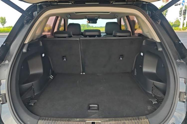 Used Hongqi HS5 2022 Revised Version 2.0T Smart Connect Flagship Edition Trunk