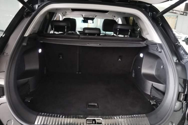 Used Hongqi HS5 2022 Facelifted Version 2.0T Smart Connect Flagship All-Wheel-Drive Edition Trunk