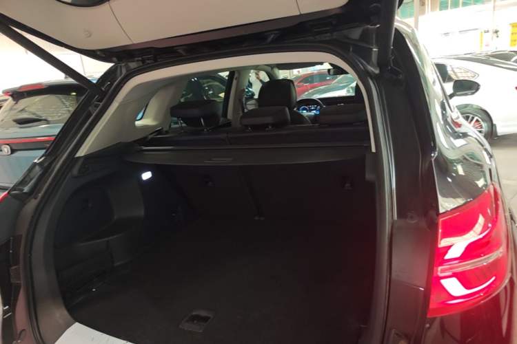 Used Hongqi HS5 2022 Revised Version 2.0T Smart Connect Flagship Edition Trunk
