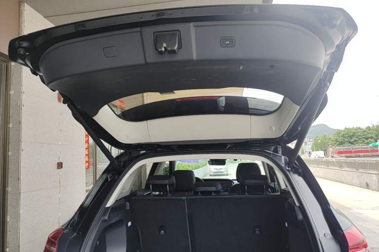 Used Hongqi HS5 2022 Revised Version 2.0T Smart Connect Flagship Edition Trunk