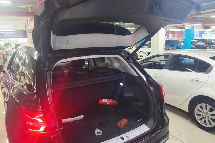 Used Hongqi HS5 2022 Revised Version 2.0T Smart Connect Flagship Edition Trunk
