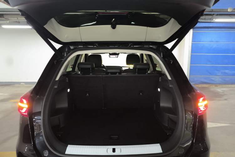 Used Hongqi HS5 2022 Facelifted Version 2.0T Smart Connect Flagship All-Wheel-Drive Edition Trunk
