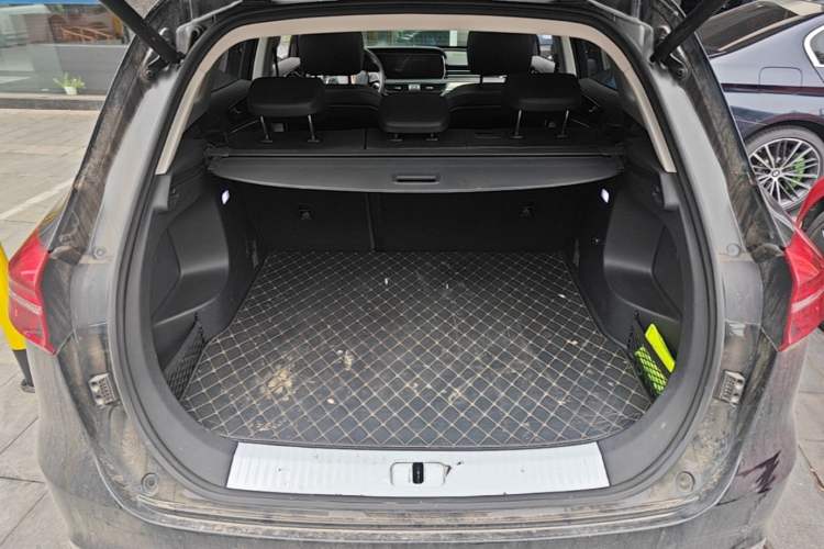 Used Hongqi HS5 2022 Revised Version 2.0T Smart Connect Flagship Edition Trunk