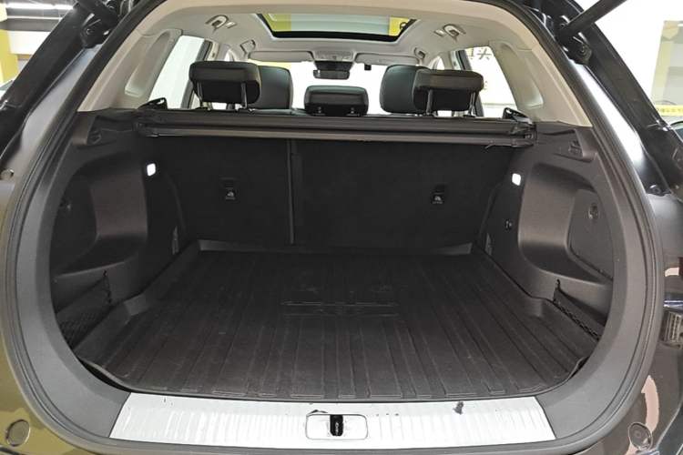 Used Hongqi HS5 2022 Revised Version 2.0T Smart Connect Flagship Edition Trunk