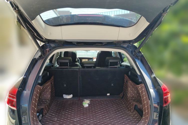 Used Hongqi HS5 2022 2.0T Smart Connect Flagship Edition Trunk