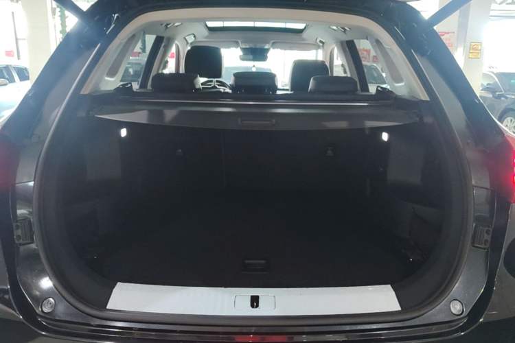 Used Hongqi HS5 2022 Revised Version 2.0T Smart Connect Flagship Edition Trunk