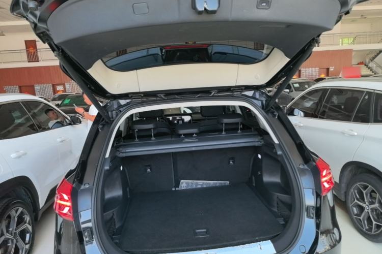 Used Hongqi HS5 2022 Revised Version 2.0T Smart Connect Flagship Edition Trunk