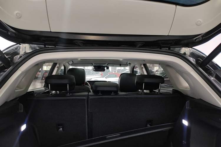 Used Hongqi HS5 2022 Revised Version 2.0T Smart Connect Flagship Edition Trunk