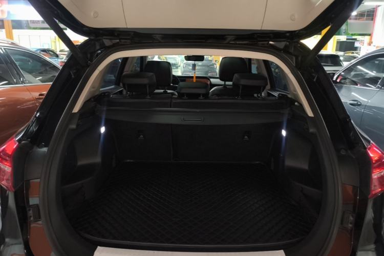 Used Hongqi HS5 2022 Revised Version 2.0T Smart Connect Flagship Edition Trunk