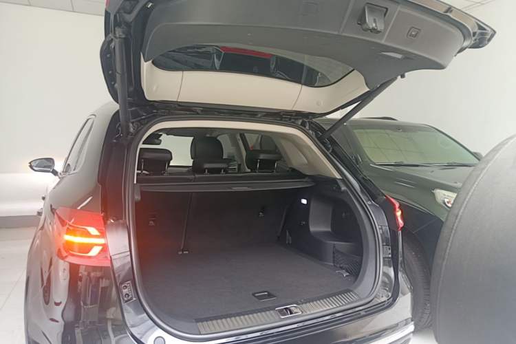 Used Hongqi HS5 2022 Revised Version 2.0T Smart Connect Flagship Edition Trunk