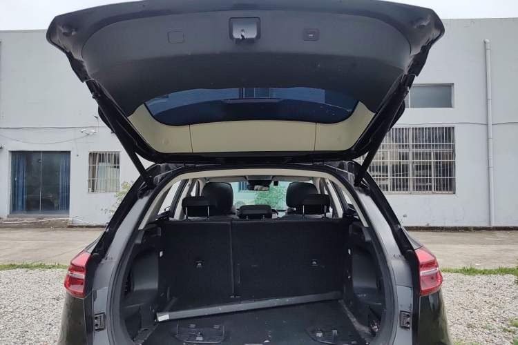 Used Hongqi HS5 2022 Revised Version 2.0T Smart Connect Flagship Edition Trunk
