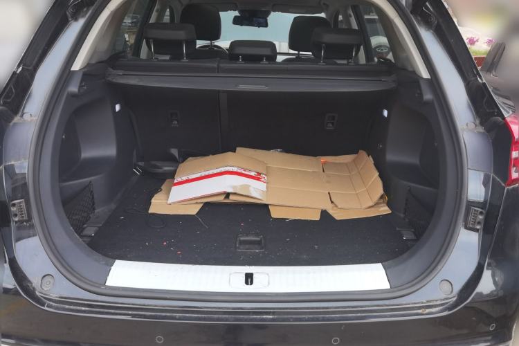 Used Hongqi HS5 2022 Revised Version 2.0T Smart Connect Flagship Edition Trunk