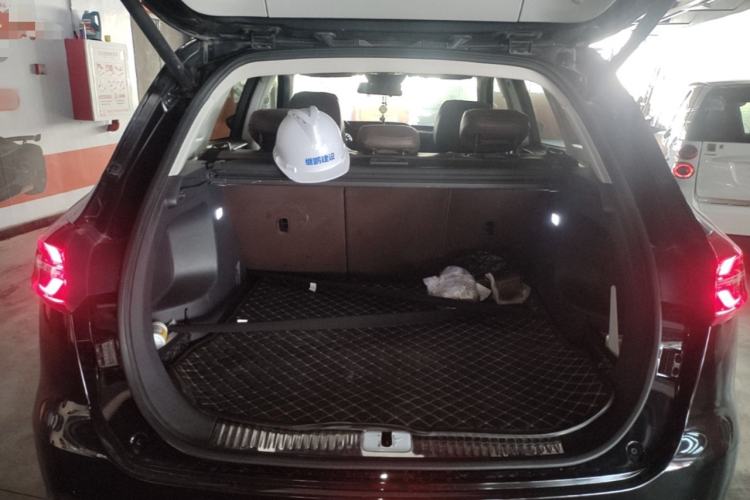 Used Hongqi HS5 2022 Revised Version 2.0T Smart Connect Flagship Edition Trunk
